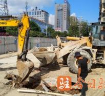 黄色日屄wwwwwwwww高温下的坚守｜道路建设者用汗水铺就畅通路